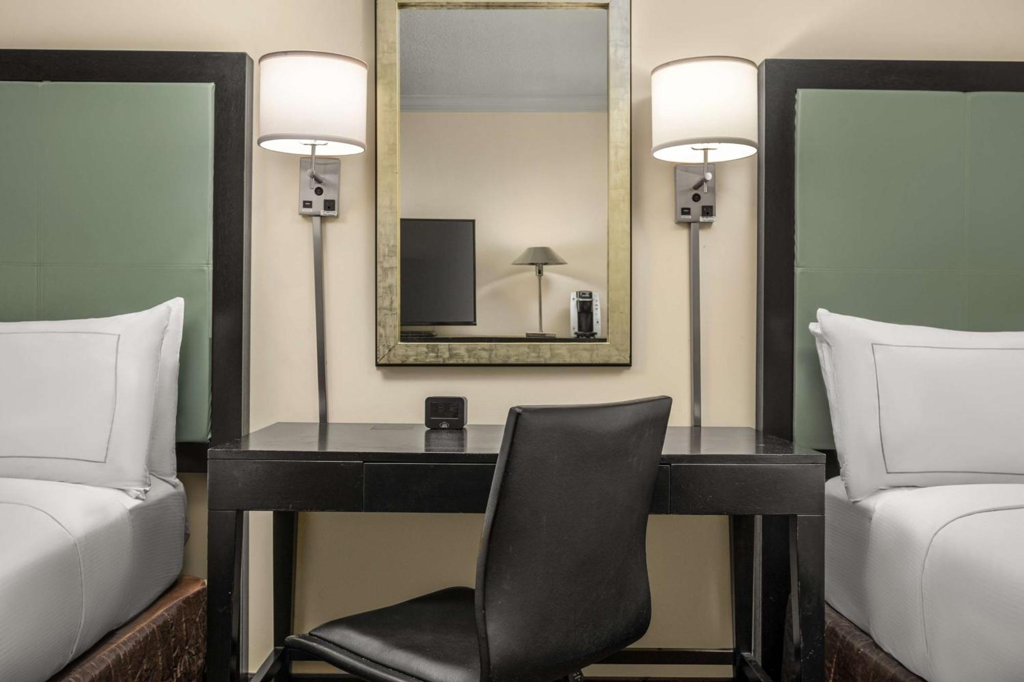 The Verve Boston Natick, Tapestry Collection By Hilton Esterno foto