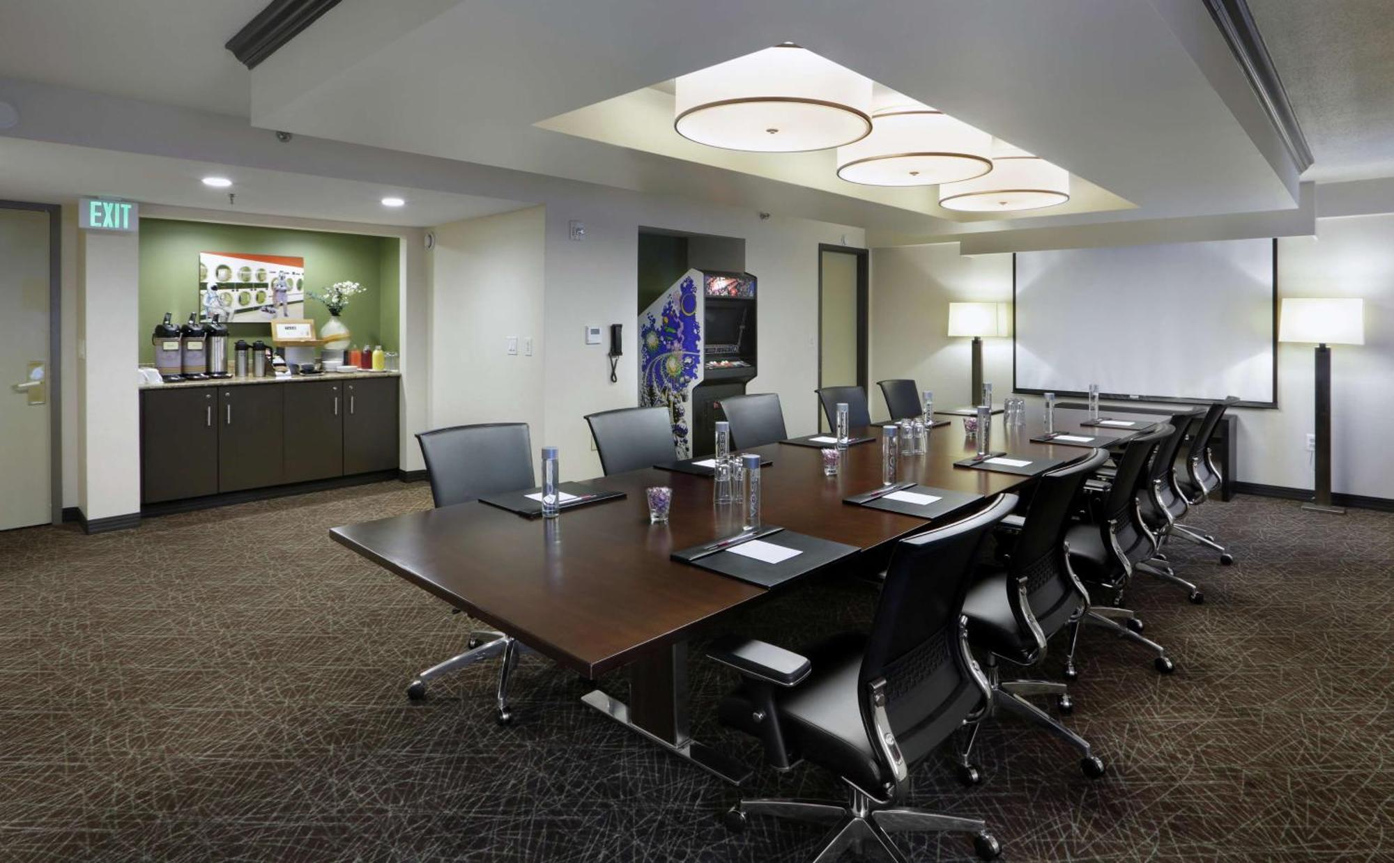 The Verve Boston Natick, Tapestry Collection By Hilton Esterno foto